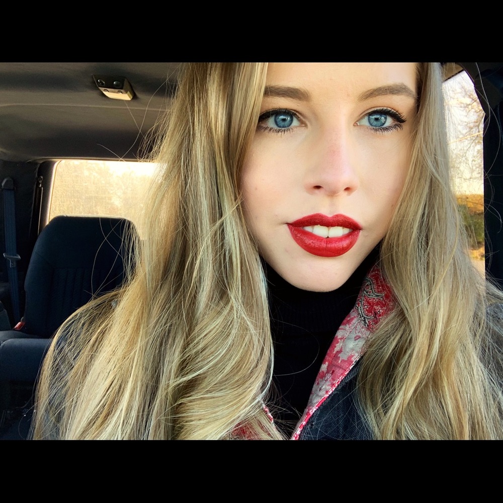 Meet your Posher, Emily